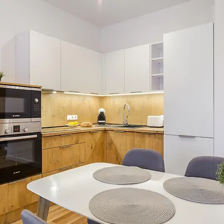 19 Dzielnica Kolejowa P&o Serviced Apartment Warsaw