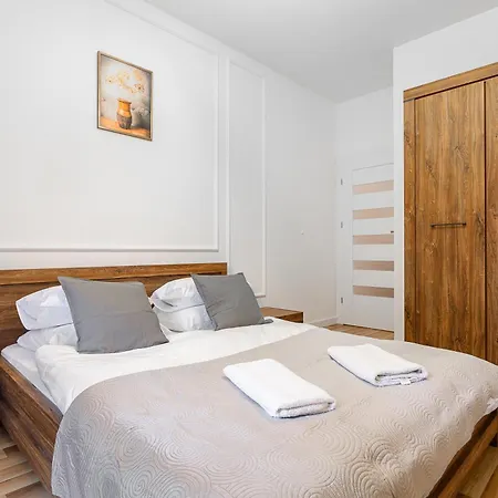 19 Dzielnica Kolejowa P&o Serviced * Varsó