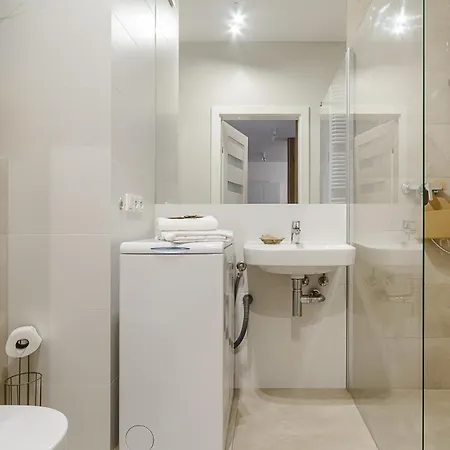 19 Dzielnica Kolejowa P&o Serviced ורשה