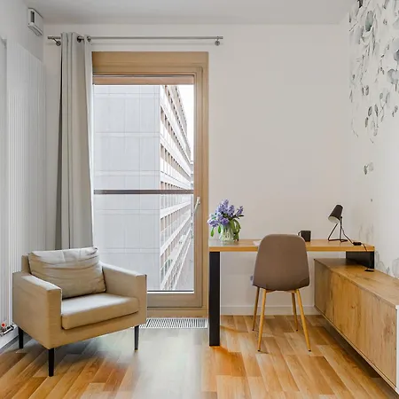 19 Dzielnica Kolejowa P&o Serviced *