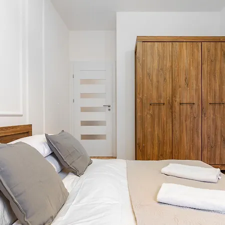 19 Dzielnica Kolejowa P&o Serviced *