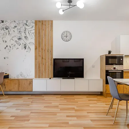 19 Dzielnica Kolejowa P&o Serviced Apartment *